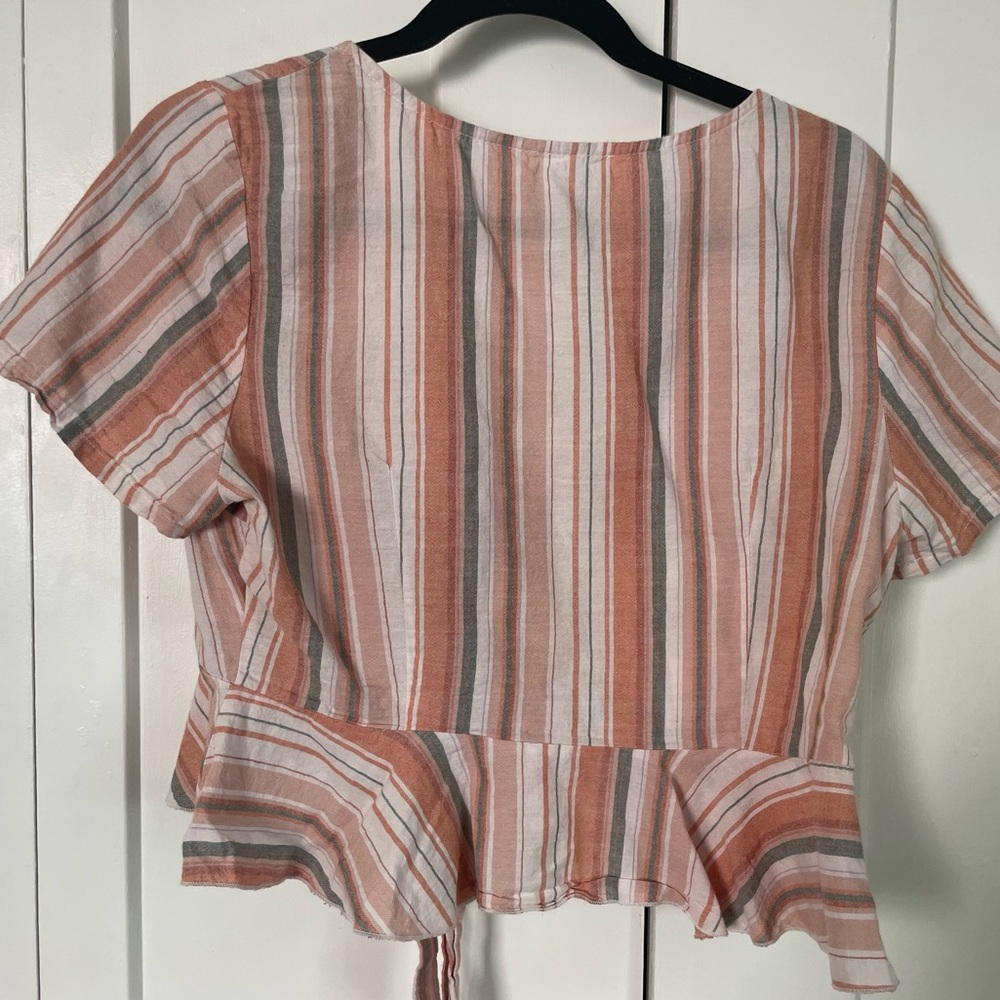 Stripe ruffle tie crop top - size L - Picture 3 of 3